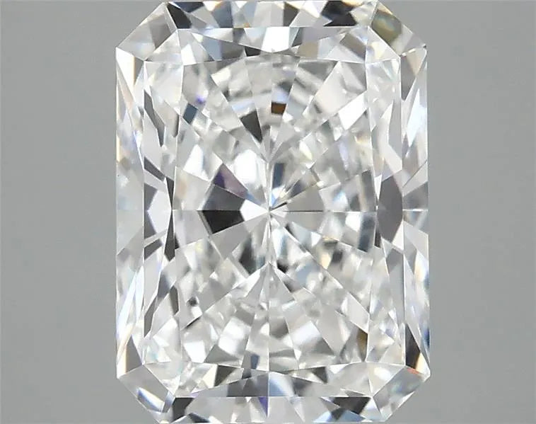 3.02ct Radiant Lab Grown Diamond (Colour E, Clarity VVS2, IGI Certified)